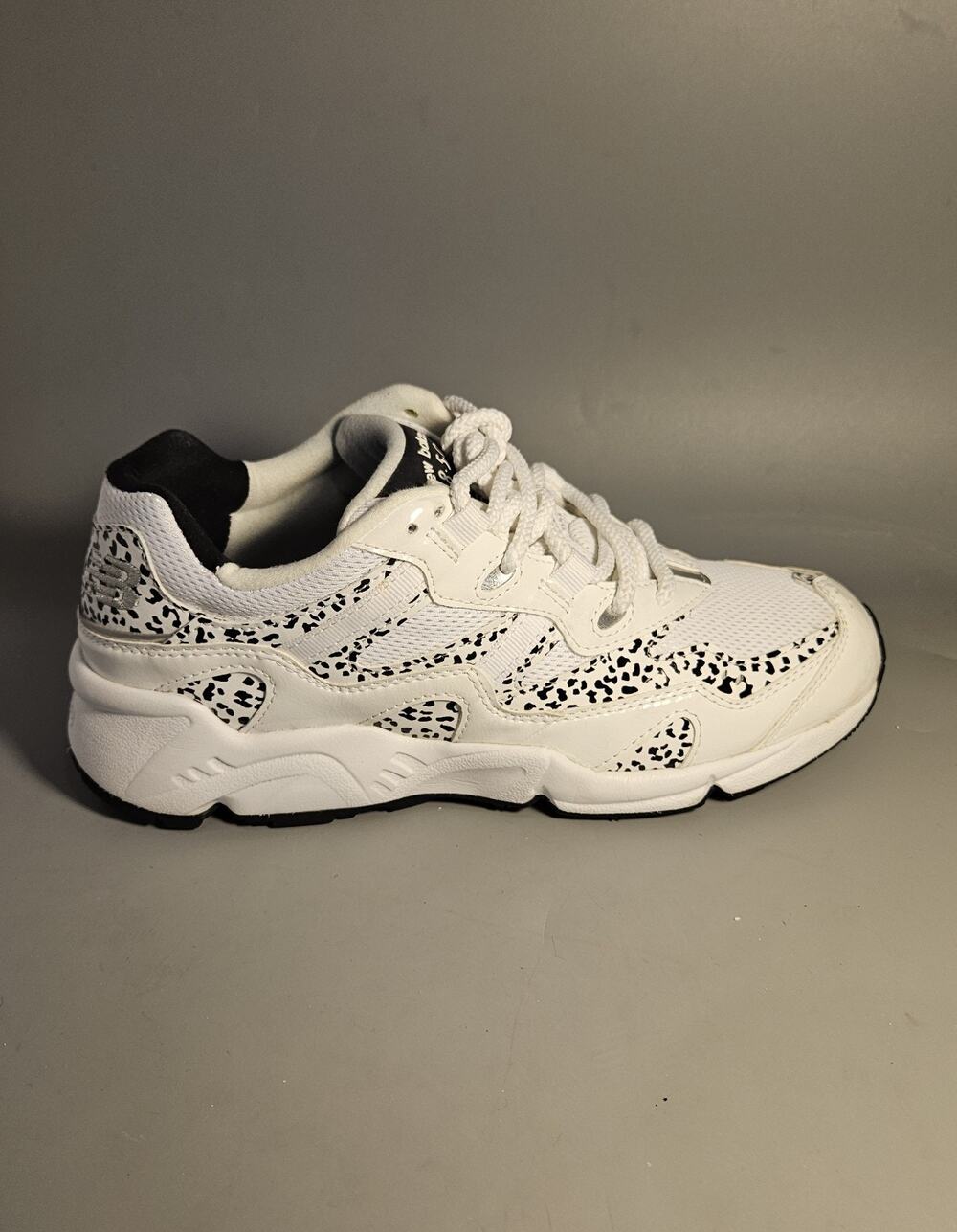 New Balance Sneaker 850 White Patent Leopard Print Roller ABZORB WL850LB 8.5 EUC